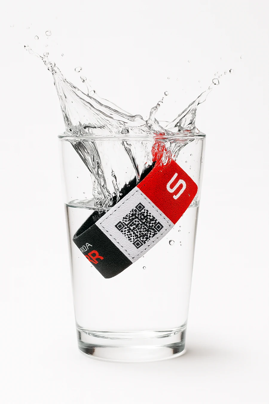 Pulsera Sanitam QR resistente al agua.